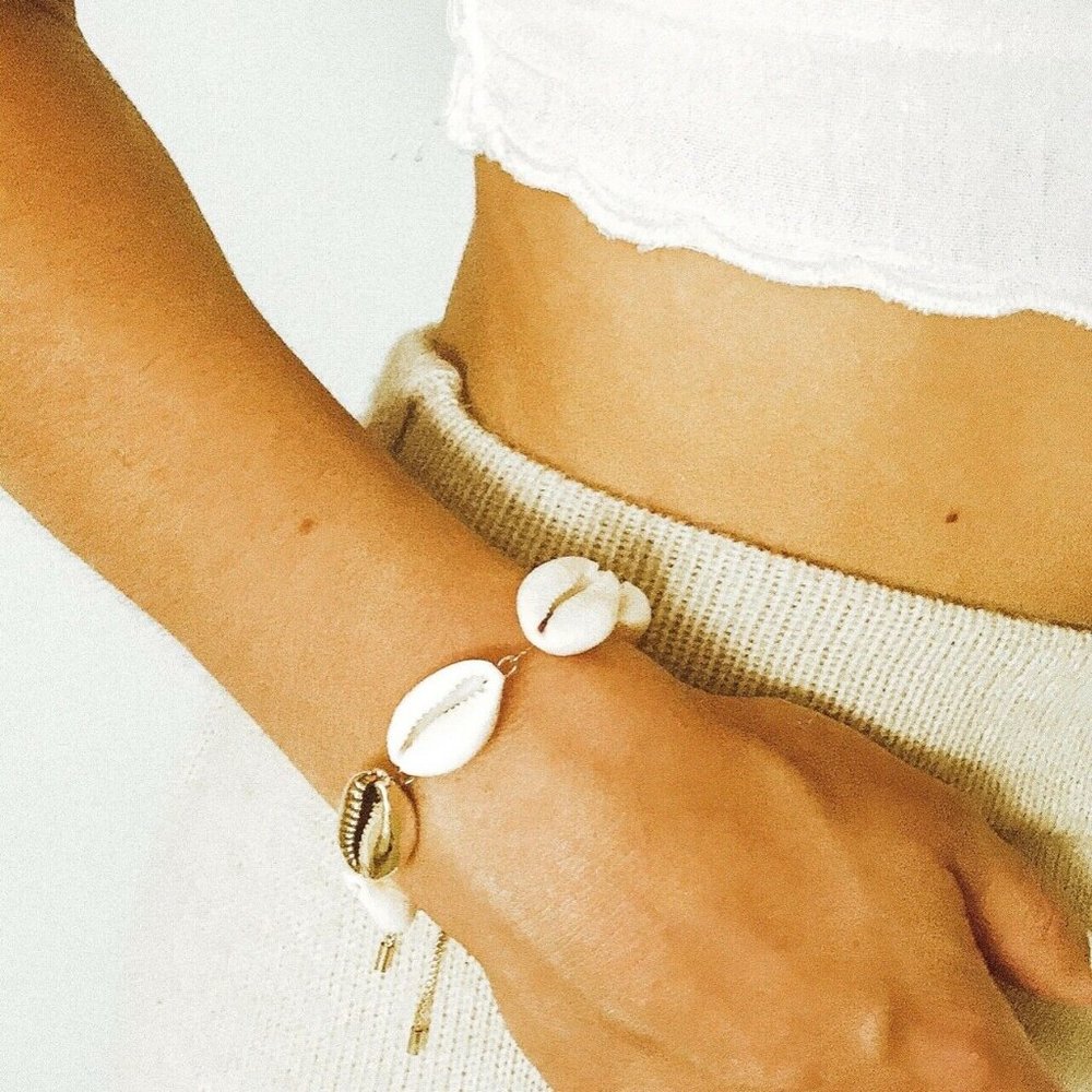 Logan Tay Puka Shell Bracelet